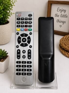 GE Universal Remote Control Silver TV Cable DVD AUX Tested Working